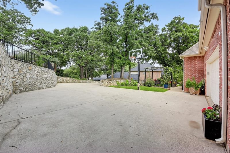 816 Lake View Court E, Crowley TX 76036 - Photo 35