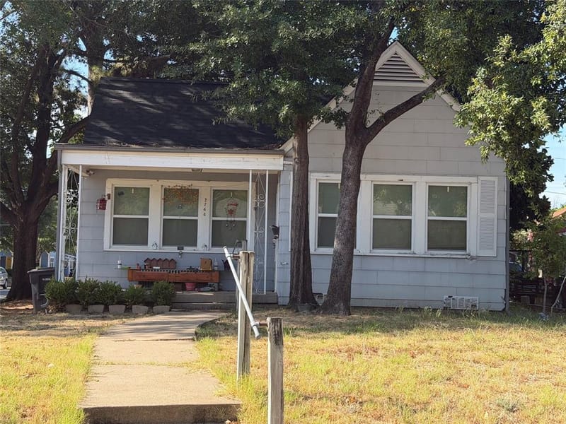 2744 Honeysuckle Avenue, Fort Worth TX 76111 - Photo 2