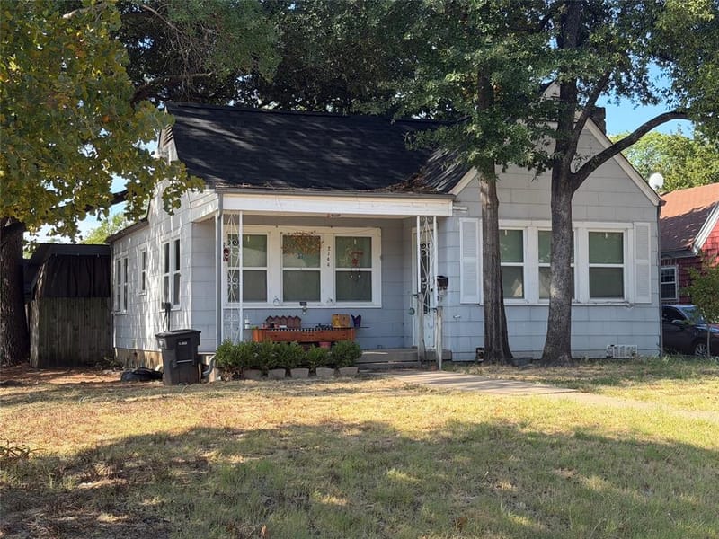 2744 Honeysuckle Avenue, Fort Worth TX 76111