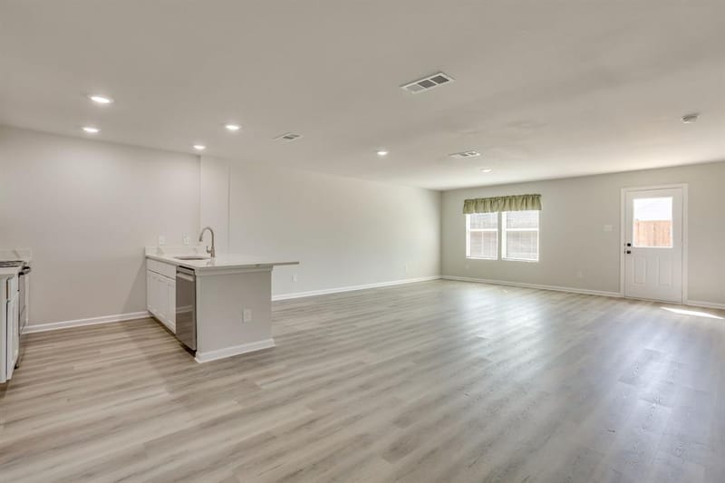 820 Sugartree Drive, Cleburne TX 76031 - Photo 6