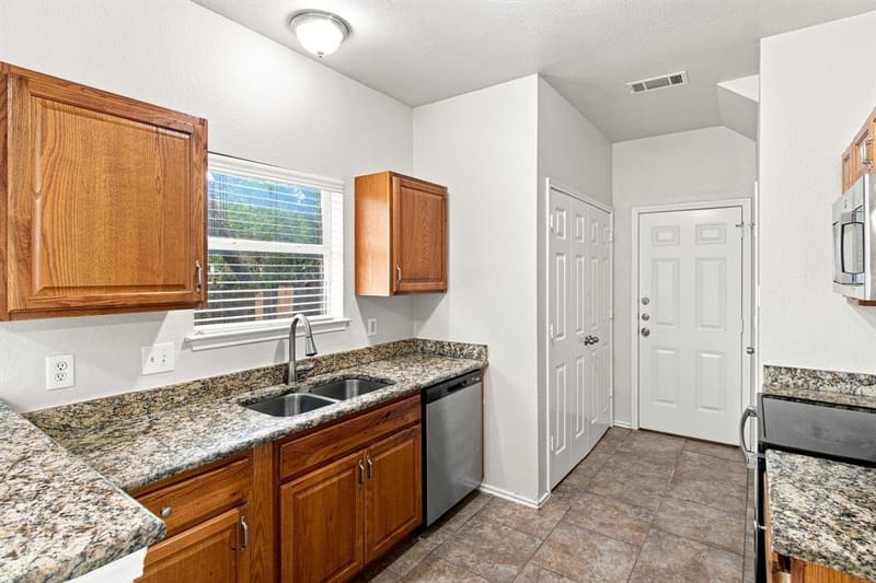 1512 Yellowbird Court, DeSoto TX 75115 - Photo 10