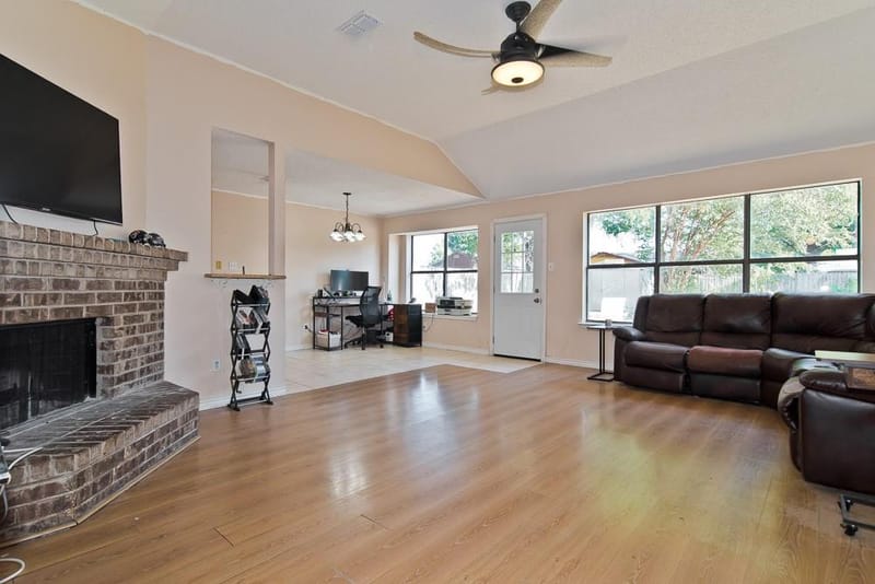 6545 Meadowlark Lane E, Watauga TX 76148