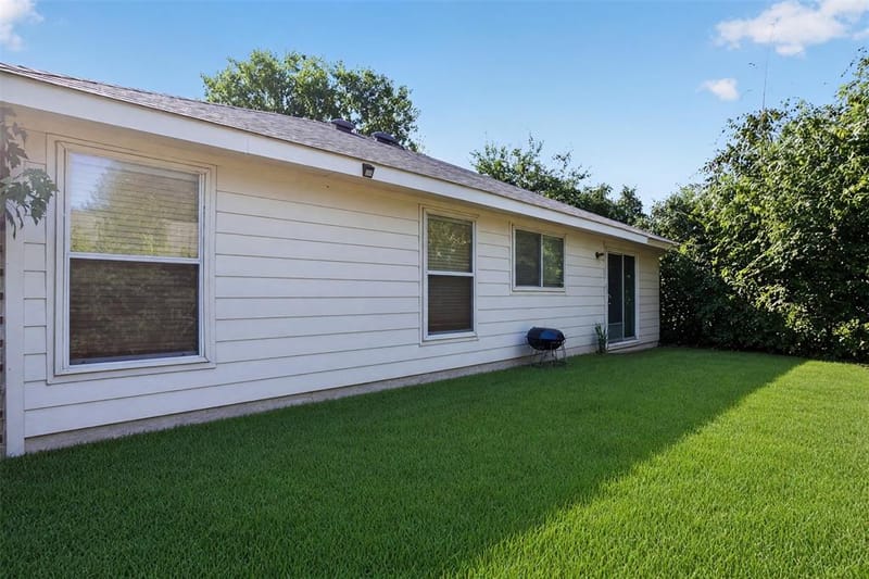 2752 Maegen Circle, Fort Worth TX 76112 - Photo 4