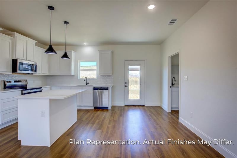 205 E Laura Avenue, Quinlan TX 75474 - Photo 7