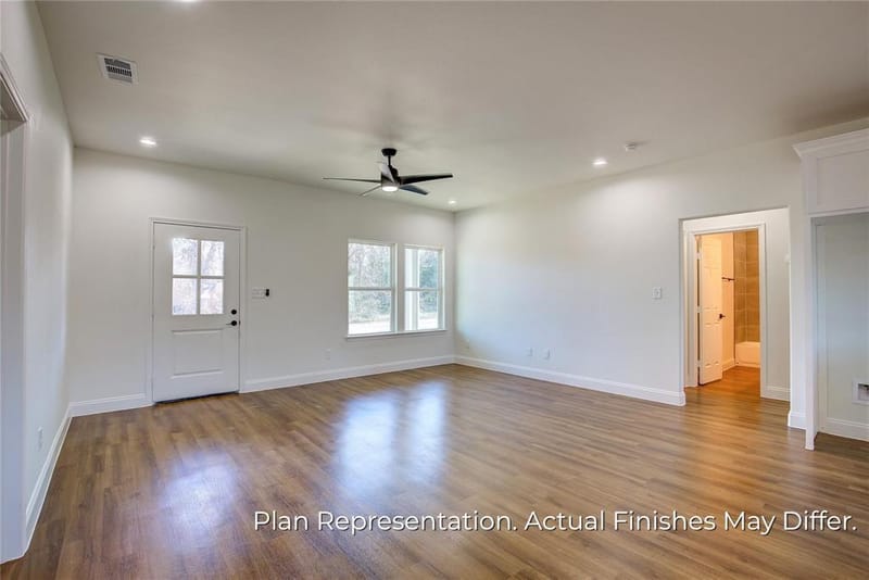 205 E Laura Avenue, Quinlan TX 75474 - Photo 3