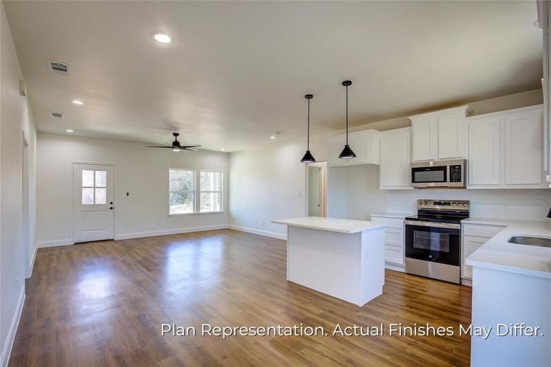 205 E Laura Avenue, Quinlan TX 75474 - Photo 9