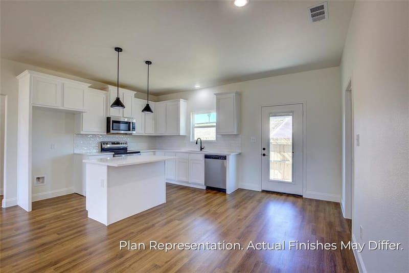 205 E Laura Avenue, Quinlan TX 75474 - Photo 8