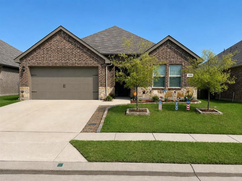 1200 Fairbanks Drive, Ennis TX 75119