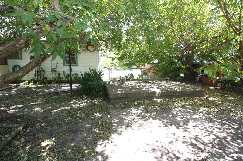 306 S Austin Street, Wolfe City TX 75496 - Photo 27