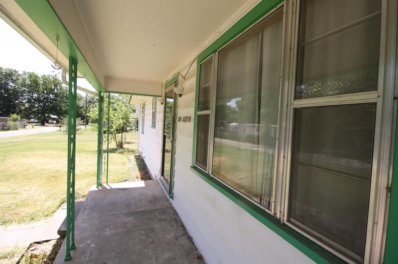 306 S Austin Street, Wolfe City TX 75496 - Photo 6