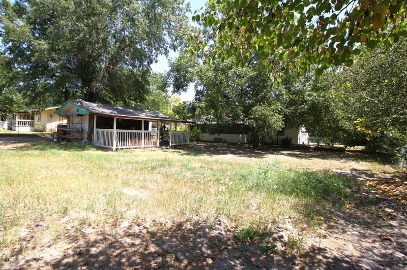 306 S Austin Street, Wolfe City TX 75496 - Photo 26
