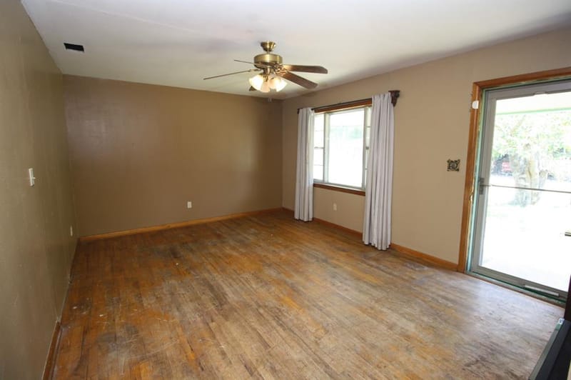 306 S Austin Street, Wolfe City TX 75496 - Photo 7