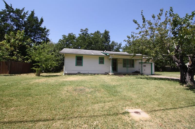 306 S Austin Street, Wolfe City TX 75496