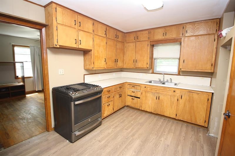 306 S Austin Street, Wolfe City TX 75496 - Photo 9