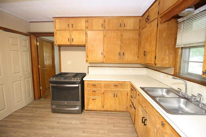 306 S Austin Street, Wolfe City TX 75496 - Photo 11