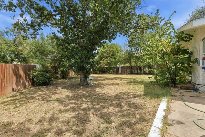 2006 11th Street, Brownwood TX 76801 - Photo 10