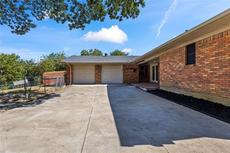 909 Robertson Road, Grand Prairie TX 75050 - Photo 27