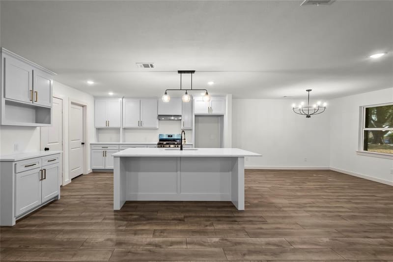 909 Robertson Road, Grand Prairie TX 75050 - Photo 6