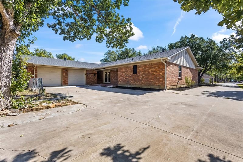 909 Robertson Road, Grand Prairie TX 75050 - Photo 26