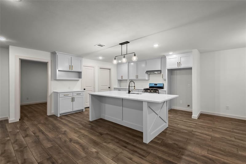 909 Robertson Road, Grand Prairie TX 75050 - Photo 7