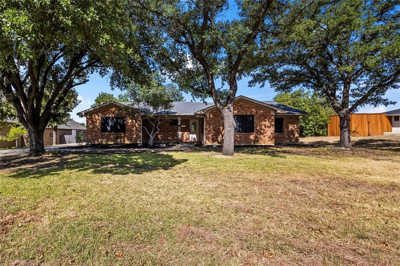 909 Robertson Road, Grand Prairie TX 75050 - Photo 3