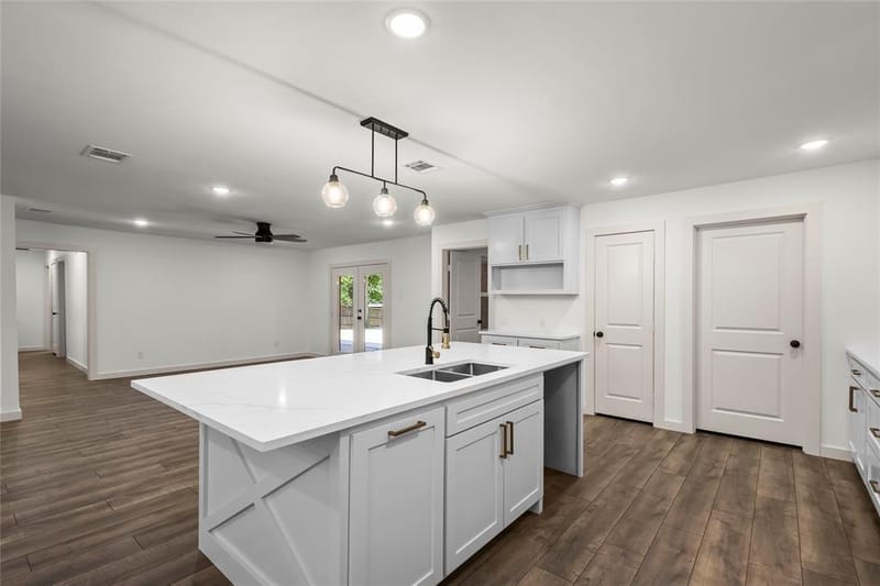 909 Robertson Road, Grand Prairie TX 75050 - Photo 10
