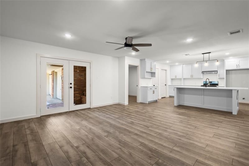 909 Robertson Road, Grand Prairie TX 75050 - Photo 4