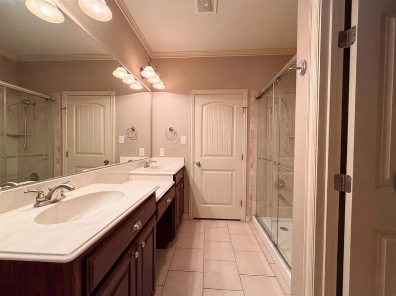 5107 Chesterfield Place, Arlington TX 76017 - Photo 7