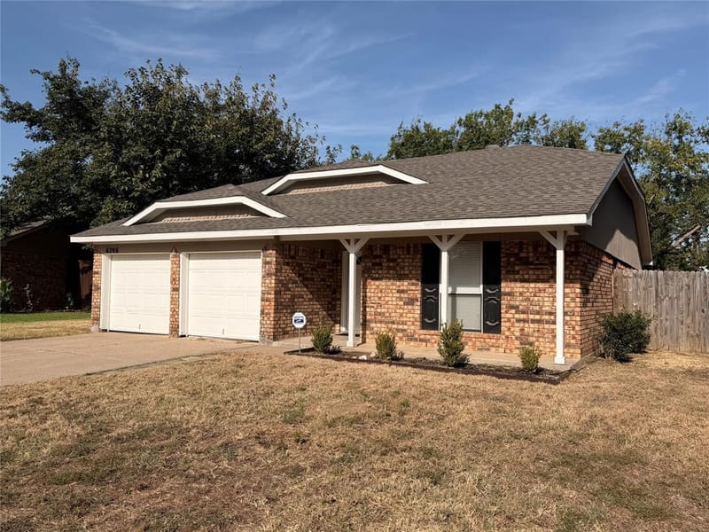 6206 Fernwood Drive, Arlington TX 76001 - Photo 2