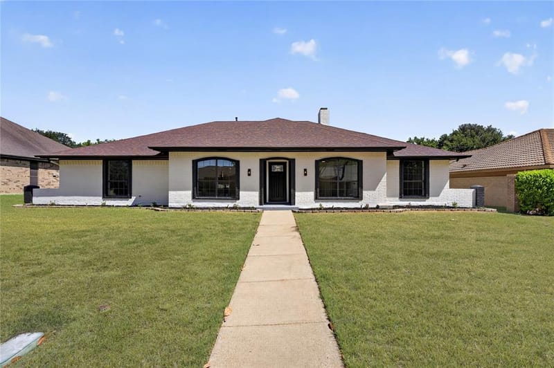 319 Hummingbird Lane, Duncanville TX 75137