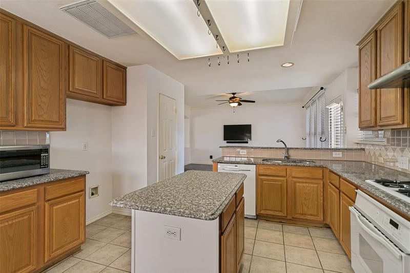 2424 Hunters Run Drive, Plano TX 75025 - Photo 12