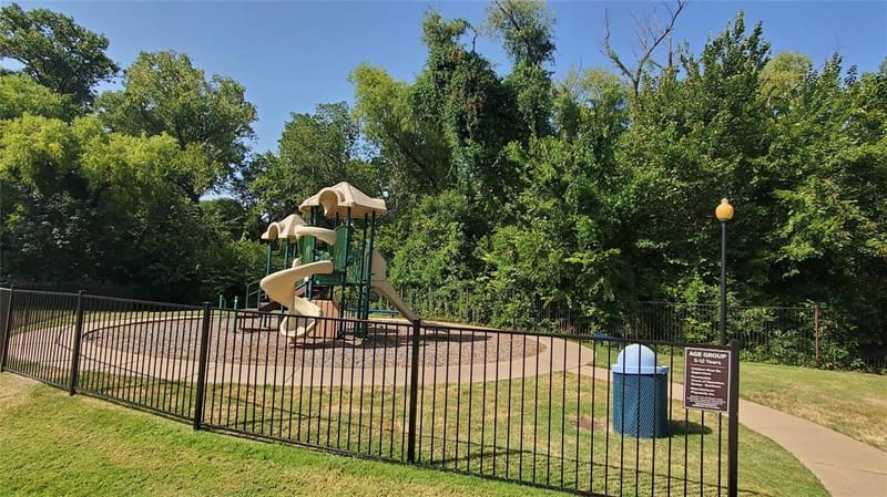 2424 Hunters Run Drive, Plano TX 75025 - Photo 29