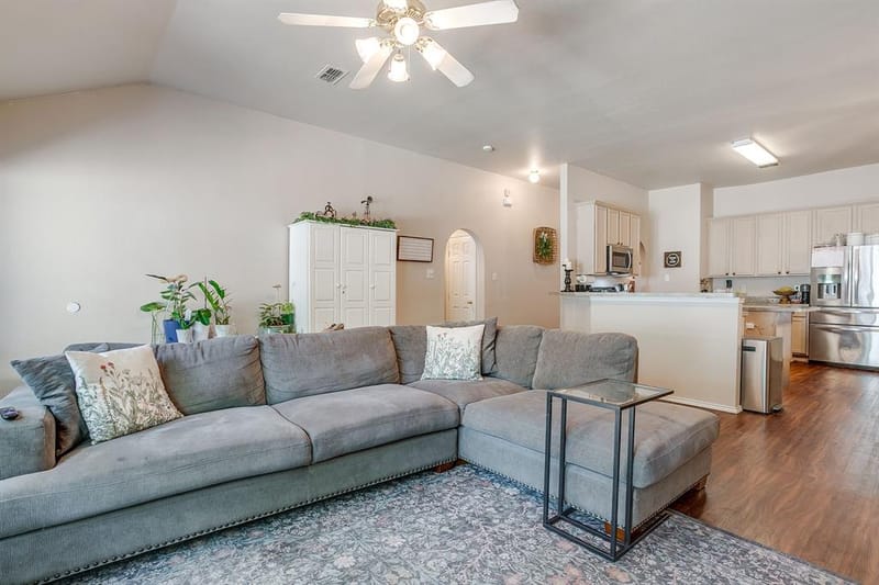 1013 Hidden Lake Drive, Burleson TX 76028 - Photo 6