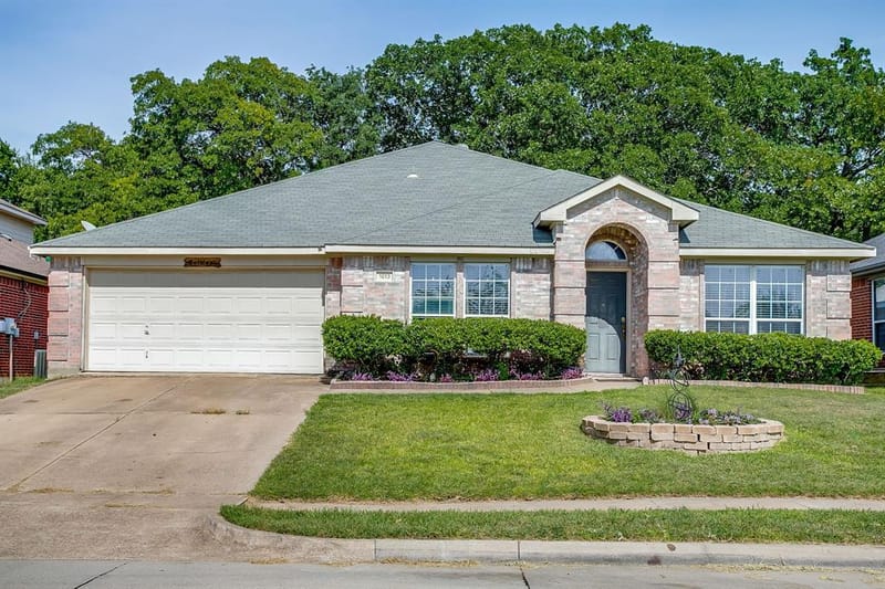 1013 Hidden Lake Drive, Burleson TX 76028