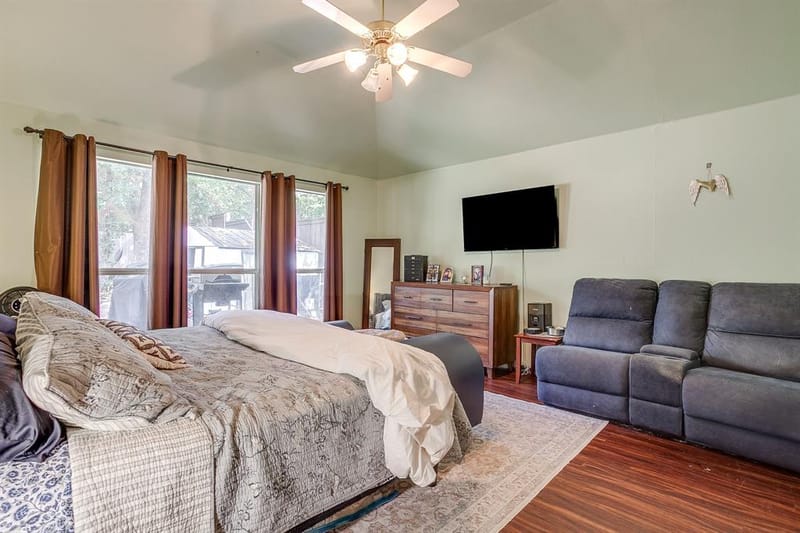 1013 Hidden Lake Drive, Burleson TX 76028 - Photo 11