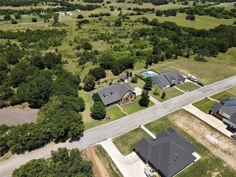 1602 Jefferson Street, Bowie TX 76230 - Photo 4