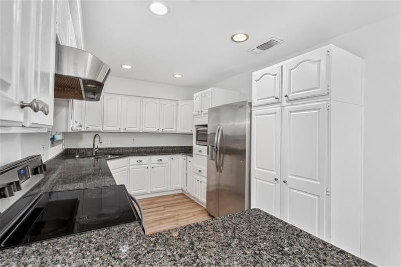 2328 Globe Avenue, Dallas TX 75228 - Photo 12
