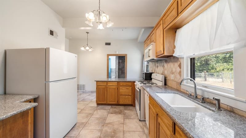 8266 Fm 17, Grand Saline TX 75140 - Photo 15