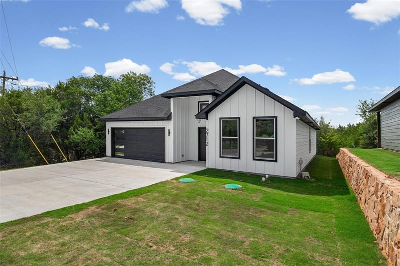 2712 Steepleridge Circle, Granbury TX 76048 - Photo 2