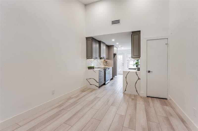 13702 FLAGSTONE Lane, Dallas TX 75240 - Photo 7