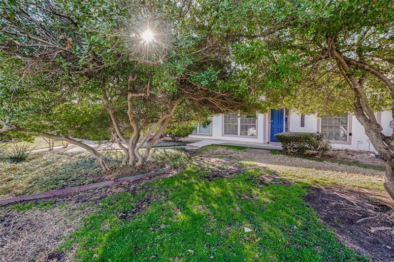 13702 FLAGSTONE Lane, Dallas TX 75240 - Photo 15
