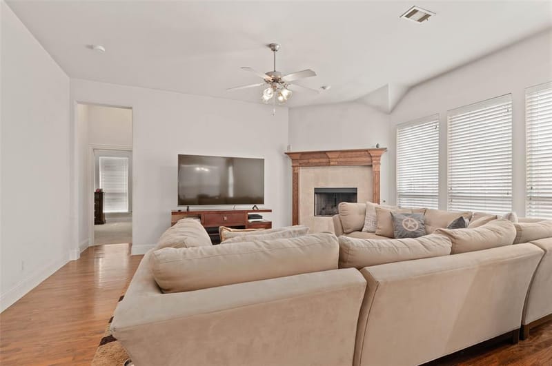 2501 Claymore Avenue, Garland TX 75043 - Photo 6