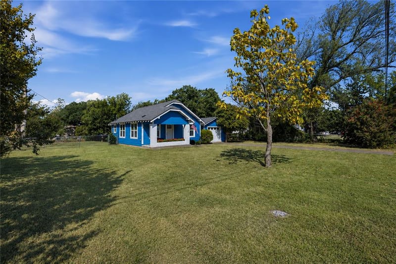 504 Fannin Street, Millsap TX 76066 - Photo 3
