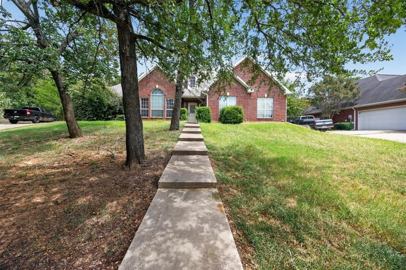 804 Waterloo Lake Drive, Denison TX 75020
