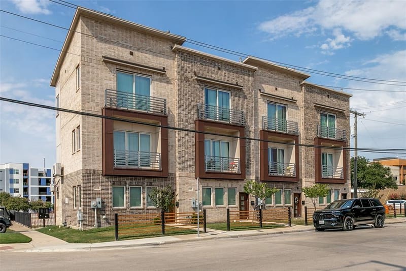 324 Feliks Gwozdz Place, Fort Worth TX 76104 - Photo 2