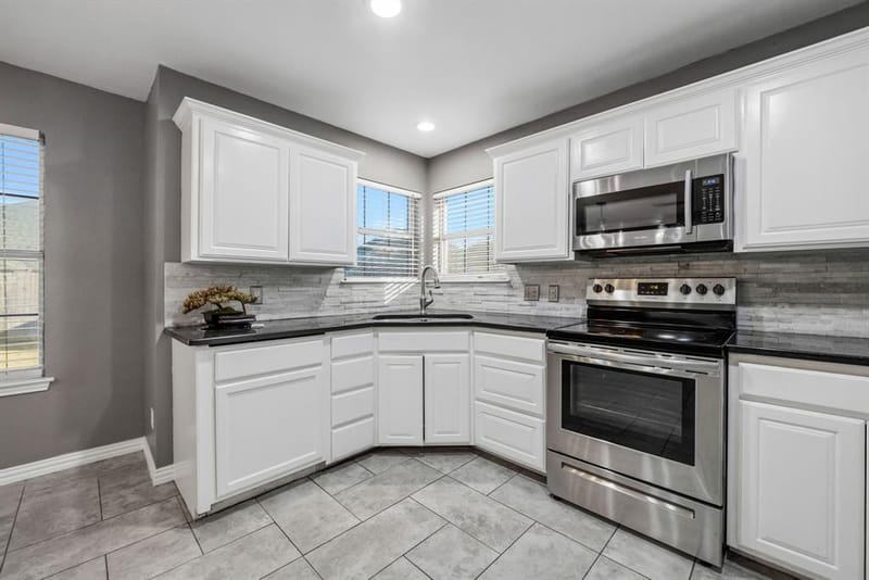 607 Meadowbrook Drive, Burleson TX 76028 - Photo 16