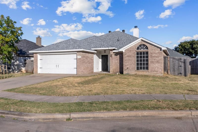 607 Meadowbrook Drive, Burleson TX 76028