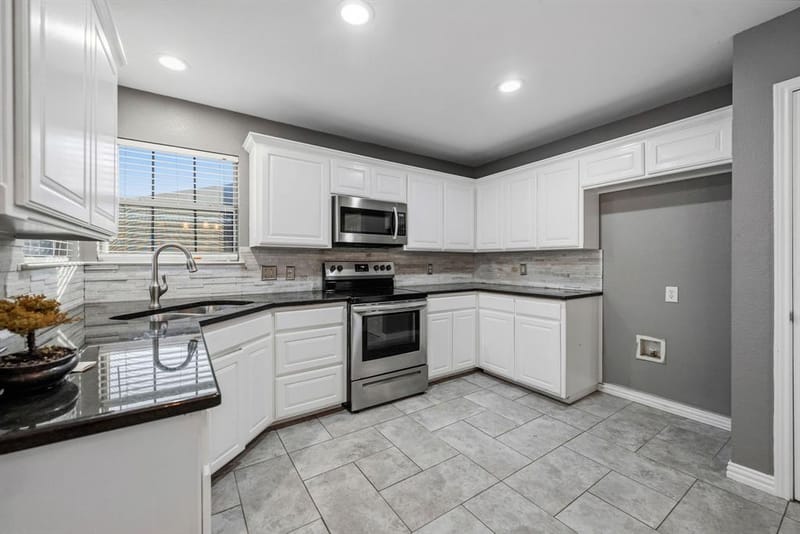 607 Meadowbrook Drive, Burleson TX 76028 - Photo 14