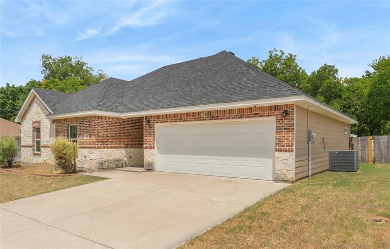 601 E Jefferson Street, Waxahachie TX 75165 - Photo 3