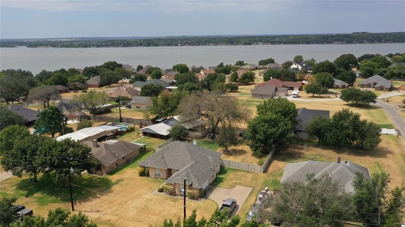 3904 Santa Cruz Street, Granbury TX 76049 - Photo 2